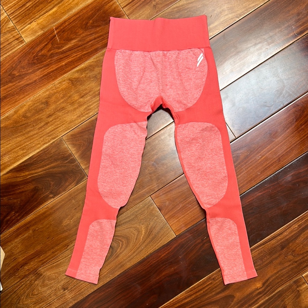 DOYOUEVEN Red Seamless Leggings High Waist *never worn